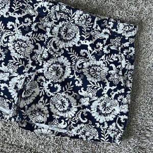 Khaki by GAP Girlfriend 4” Shorts